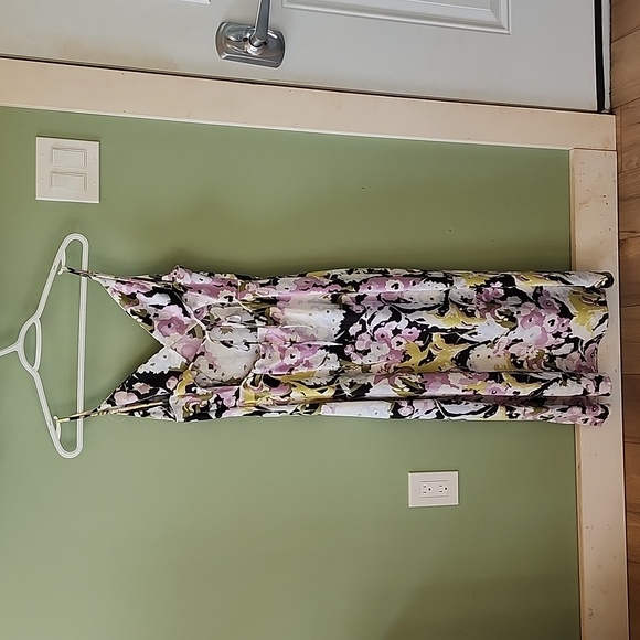 Silk dress - Picture 2 of 3